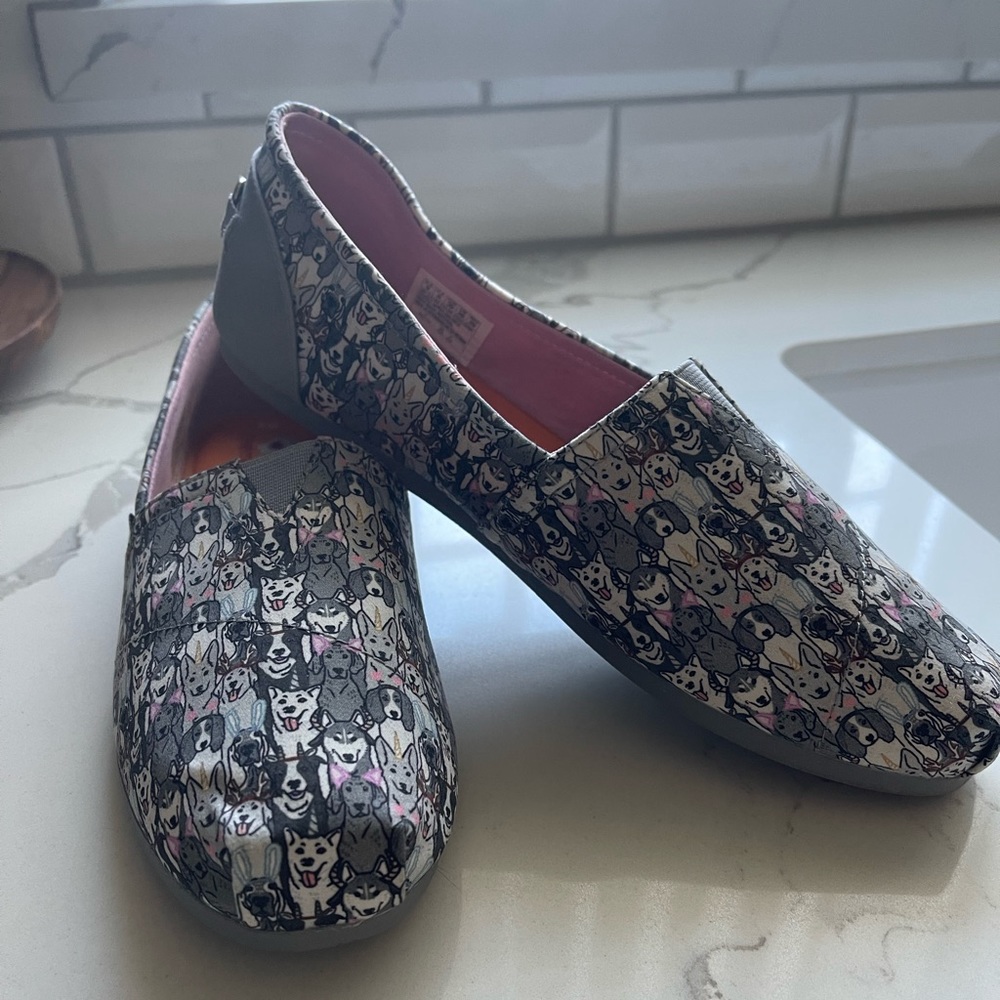 NEW-BOBS from Skechers memory foam shoes. Size 9